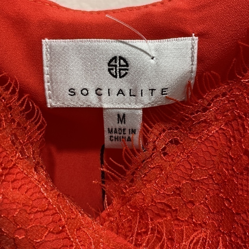 Socialite camisole blouse medium tank top scalloped neck spaghetti straps 🌟 - Picture 2 of 6